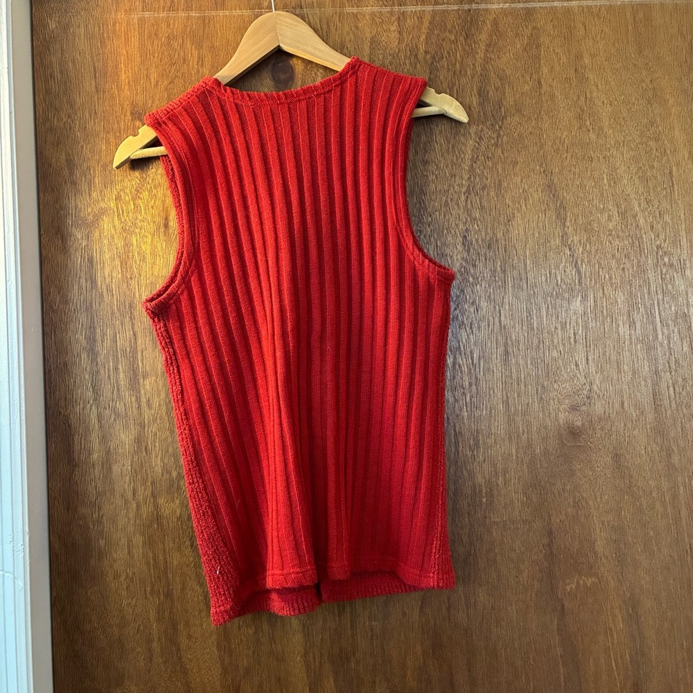 Red Ribbed Vest with Safety Pin Buttons - Picture 4 of 4